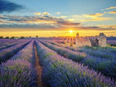 Uitzicht over de Franse Rivièra; ter illustratie van de drinkbaarheid van water in Frankrijk.