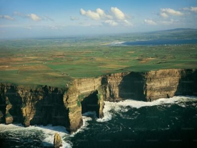 De Kliffen van Moher in Ierland; illustratie voor de gids over de Ierse waterkwaliteit.
